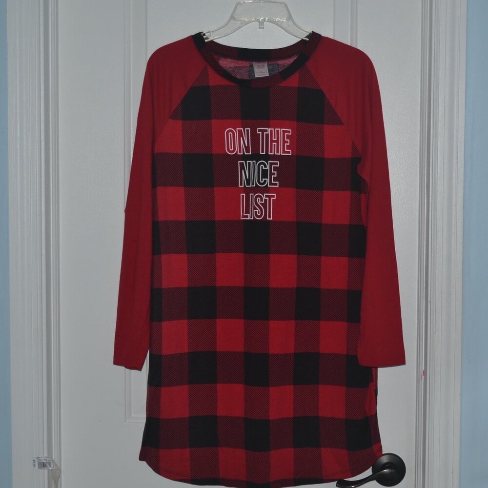 Pre-owned North Pole red and Black pajama top w/ Text "On the Nice List". Size M